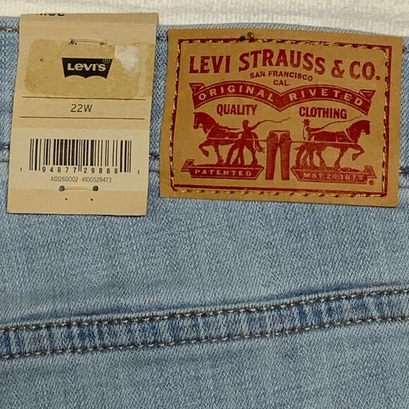 NWT Levi's 311 Shaping Skinny Mid Rise Capris Crop Stretch Light Wash Size 22 W - Picture 14 of 16